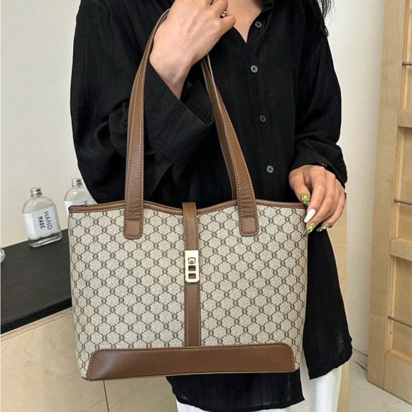 Unbranded Handbags - NWT Brown and Gray Patterned Tote Bag W/Gold Tone Hardware & Turn Lock 15 X 10